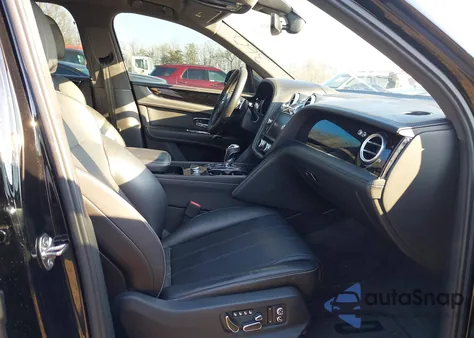 2018 Bentley Bentayga Activity Edition/Black Edition/Mulliner/Onyx Edition/W12 z USA, uszkodzony, nr VIN SJAAC2ZV6JC017909